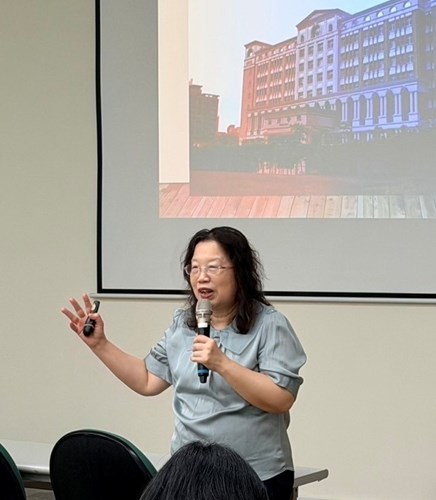 郭教授進行演講