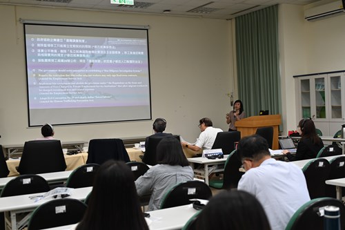 與會者認真聆聽邱羽凡教授演講