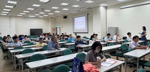 與會者認真聆聽郭教授演講